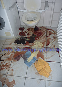 WC nach Tod mit Blut